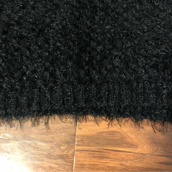 🇨🇦Medium Black Sparkly Sweater - Picture 7 of 12